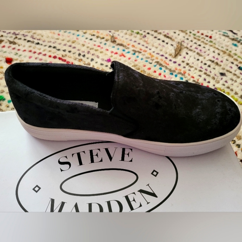 Sz 6.5 Madden Velvet Slip-on's